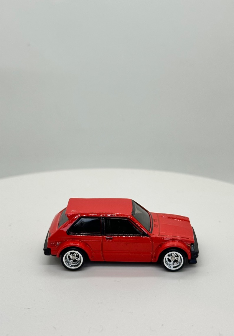 81 Toyota Starlet KP61 ROJO - GRJ95 - DEFECTO DE PINTURA