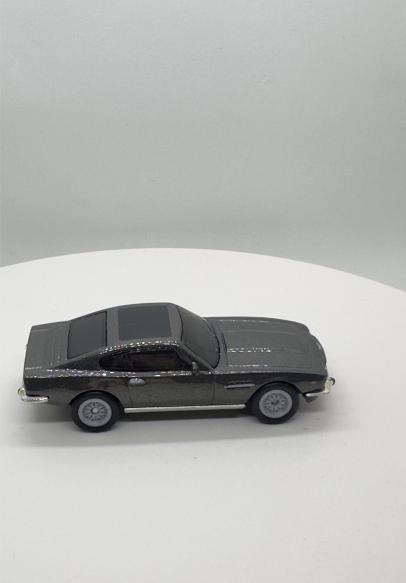 Aston Martin V8 - HVJ36