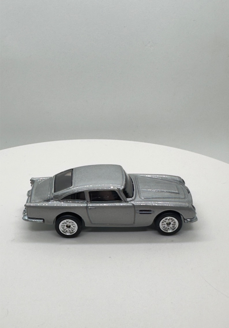 Aston Martin 1963 DB5 PLATEADO - GPK55