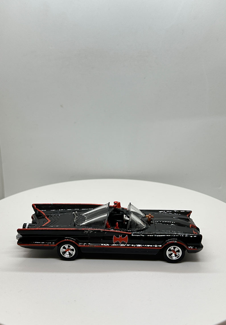 Batman 1:50 -Batman Classic TV Series Batmobile - SUELTO